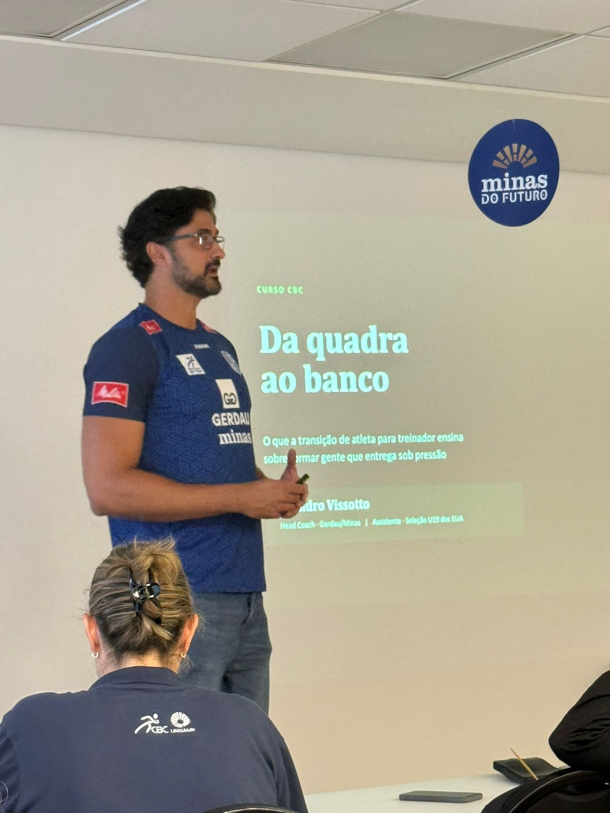 Treinador da equipe de Voleibol do MTC Leandro Vissoto
