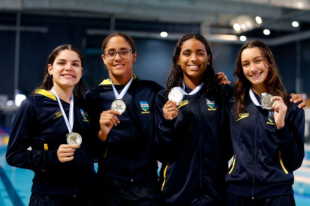 Atletas femininas na competição