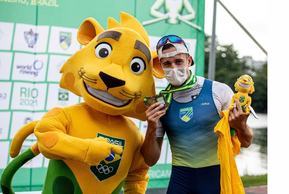 Lucas Verthein ao vencer a Regata de Qualificação do Pré-Olímpico Continental