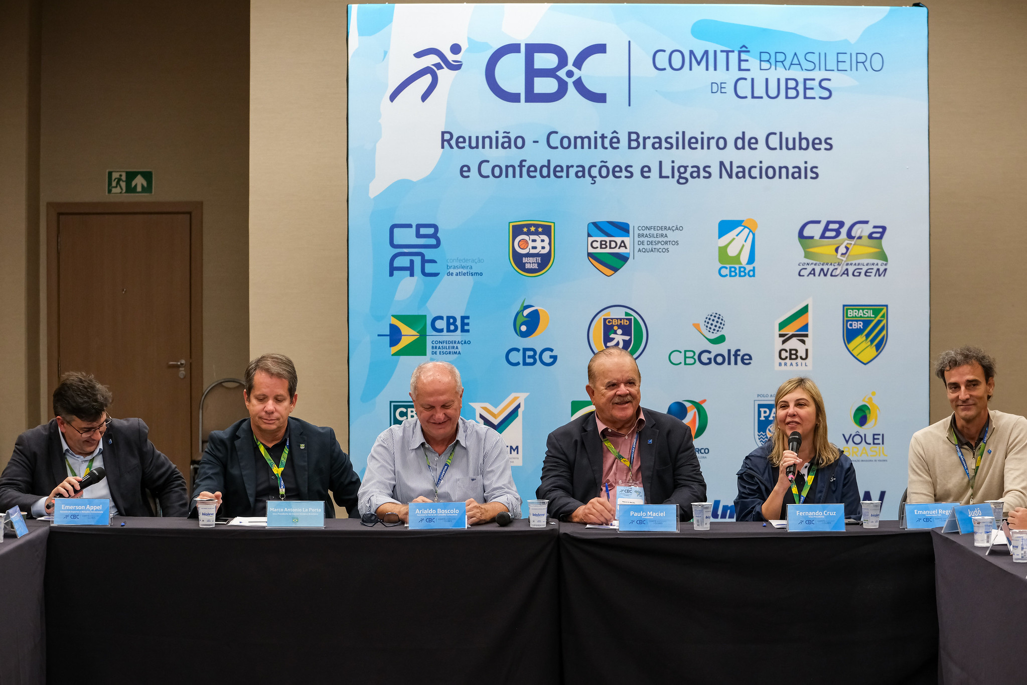 Reunião com confederações